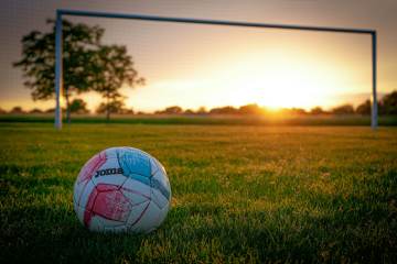 天价版权谈判破裂？FIFA报价暴降仍超1.2亿美金，央视为何硬扛？（配图示意）